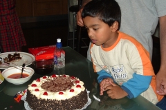 Amaran intrigued by the cake